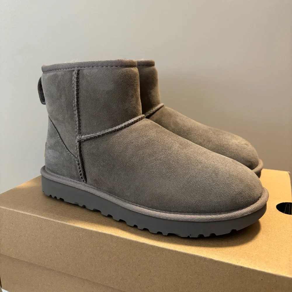 UGG Classic Mini II Boot in Smoke Plume Size 6 Women’s